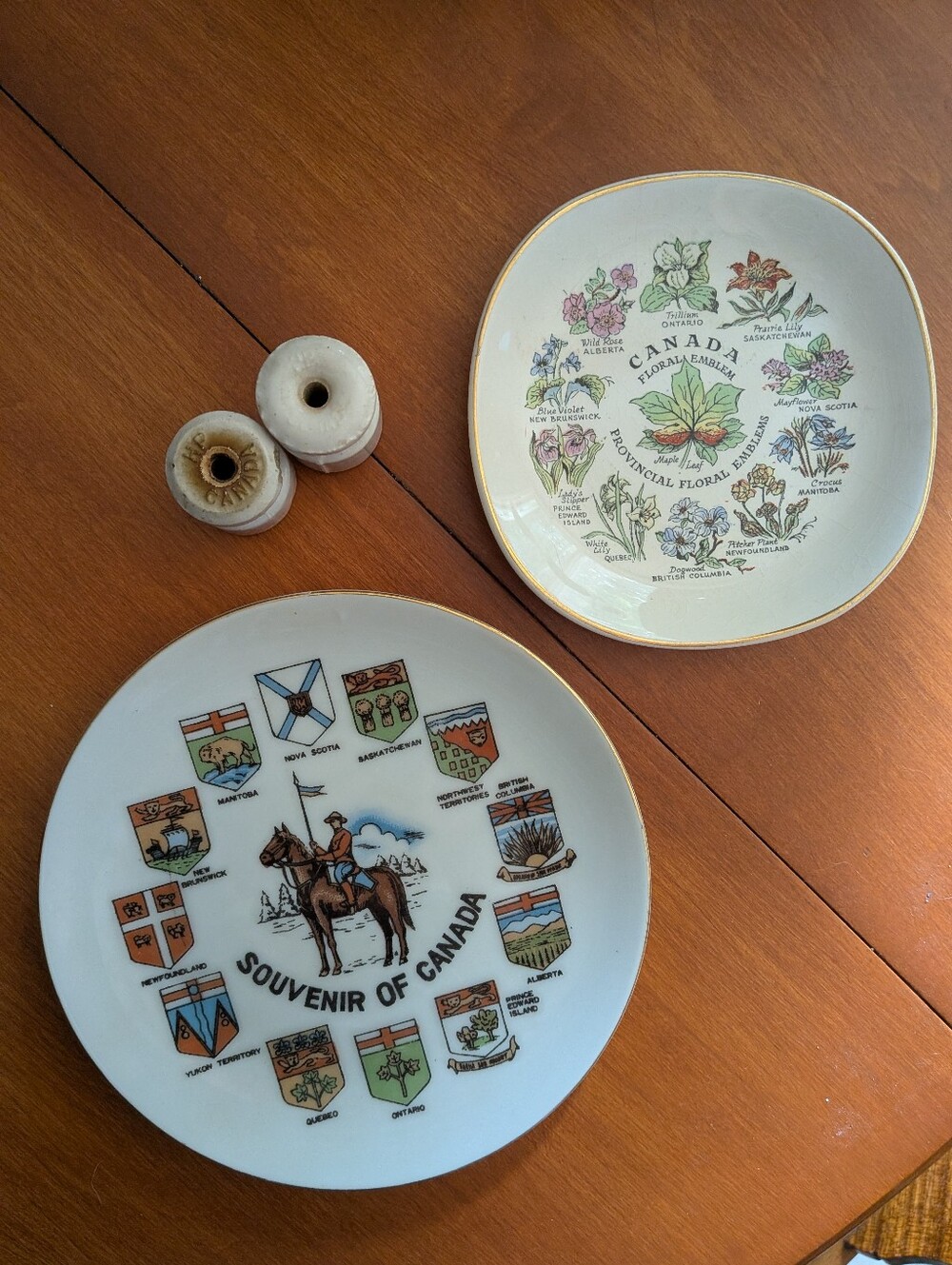 Vintage Canada Souvenir Plates (Mountie/Floral) & HP Canada Insulators - Bundle